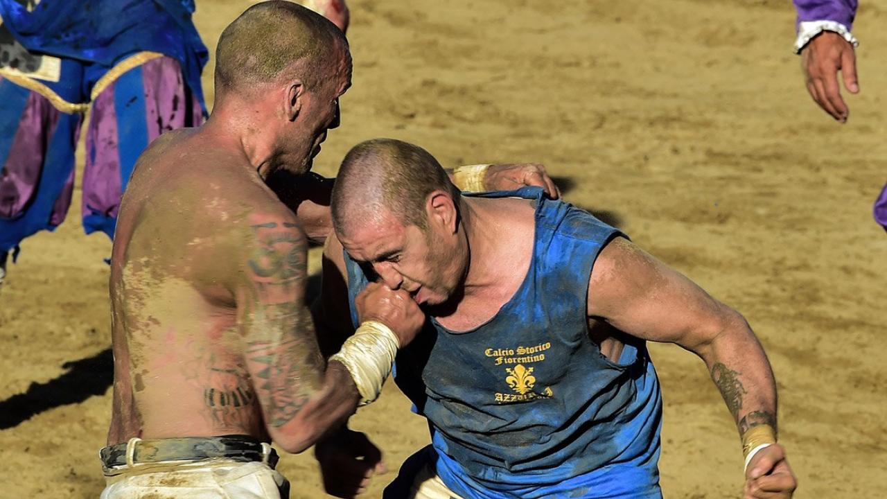 Calcio Storico - Cel mai dur sport din lume care îmbină fotbalul cu MMA (VIDEO) 