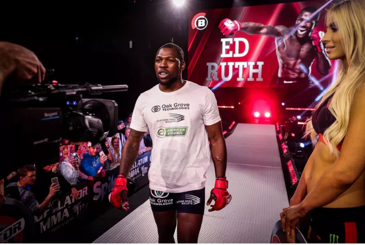 Ed Ruth va lupta la Bellator 196 împotriva unui român care se antrenează cu echipa lui Conor McGregor!