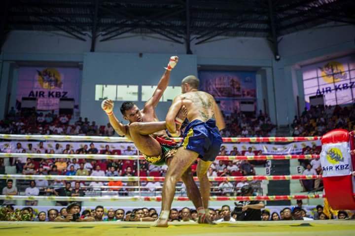 Lethwei-cel mai brutal sport din lume! Luptătorii au la dispoziție 2 minute pentru a reintra în luptă după ce și-au luat KO (VIDEO)