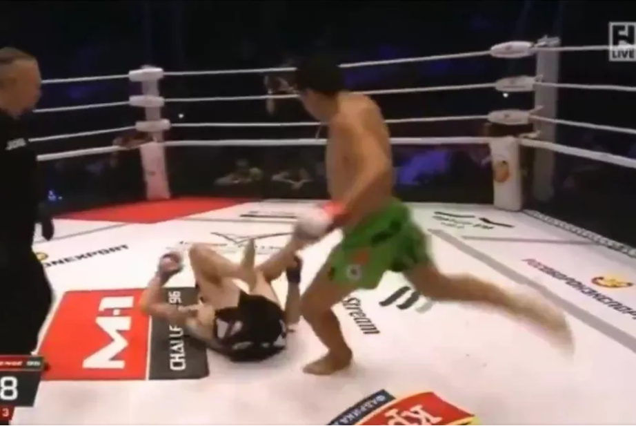 VIDEO. Fazele săptămânii în MMA. Lovituri la ficat, submisie ca urmare a unor lovituri la picior și multe alte KO-uri spectaculoase