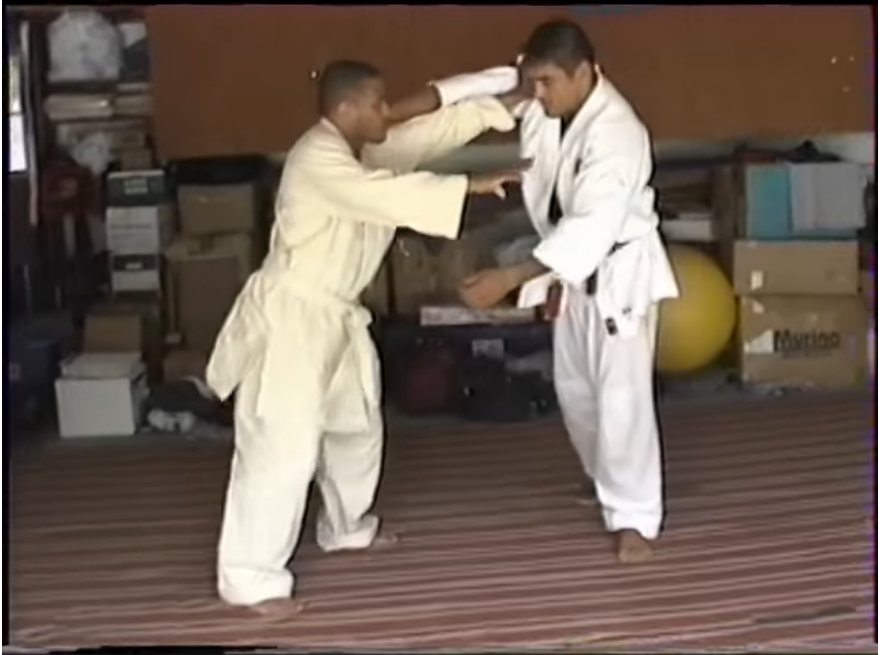 Filmare rară cu Rickson Gracie antrenându-și elevii în garajul său