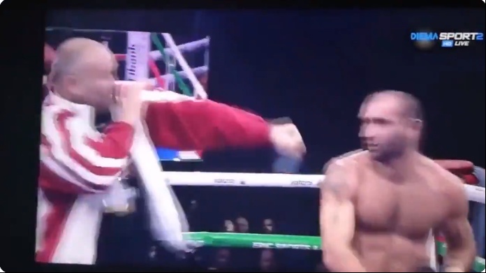 VIDEO. Boxer rus își ia la pumni antrenorul după meci. Antrenorul nu se lasă mai prejos