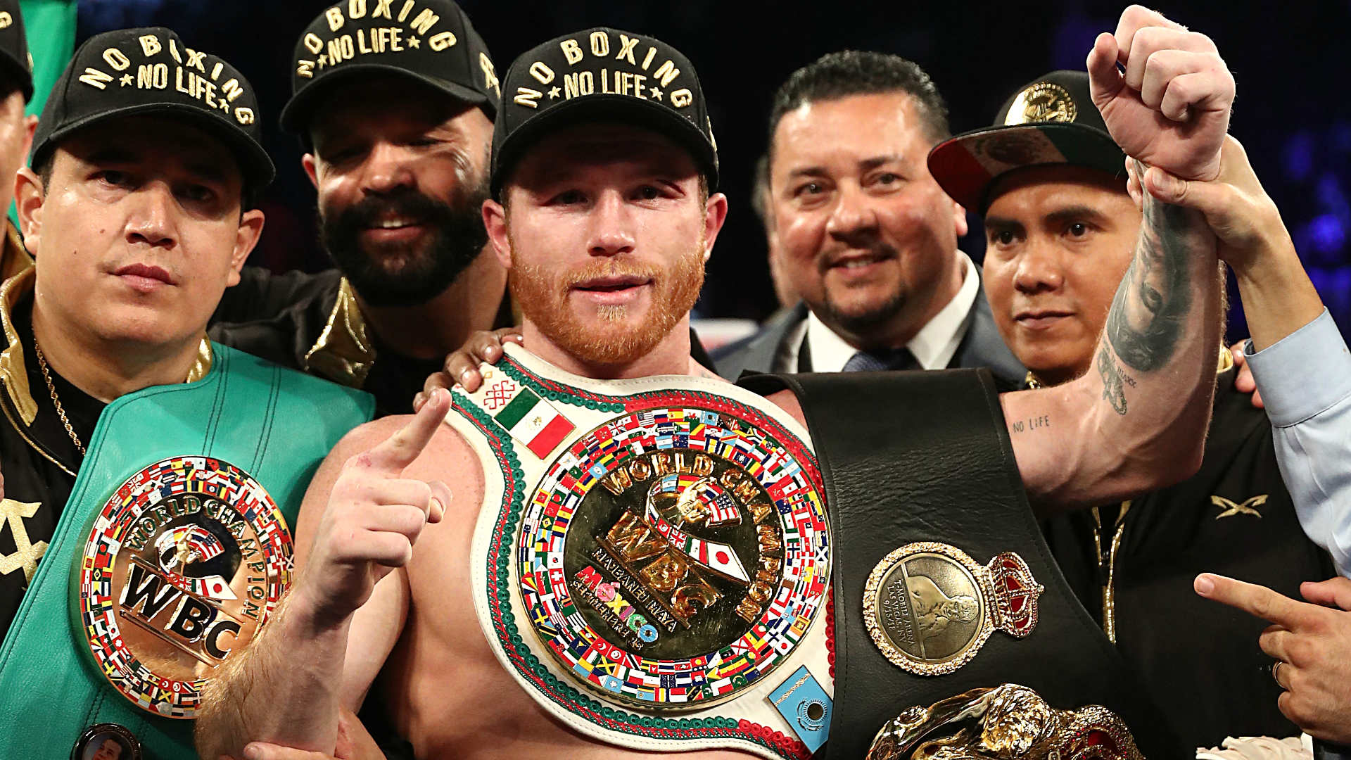 Boxerul Canelo Alvarez a semnat cel mai mare contract din istoria sporturilor de contact! Vezi ce sumă va primi pugilistul mexican.