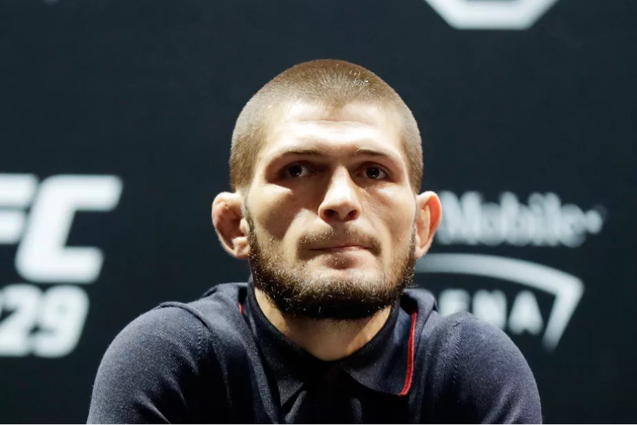 Sfatul dat de Khabib femeilor din MMA a ridicat sala în picioare... dar nu e ceea ce credeți!