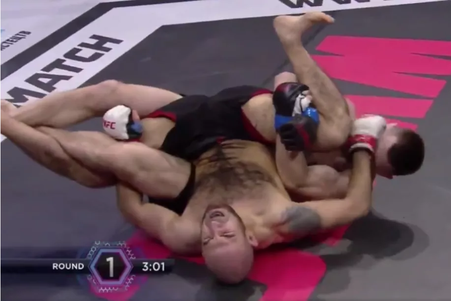 VIDEO. Banana split-o submisie extrem de rară și brutală! Intră să vezi fazele săptămânii din MMA!