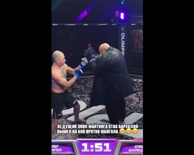 VIDEO. Luptă de MMA între un luptător și un bătrân echipat în palton de piele cu lanț de aur la gât