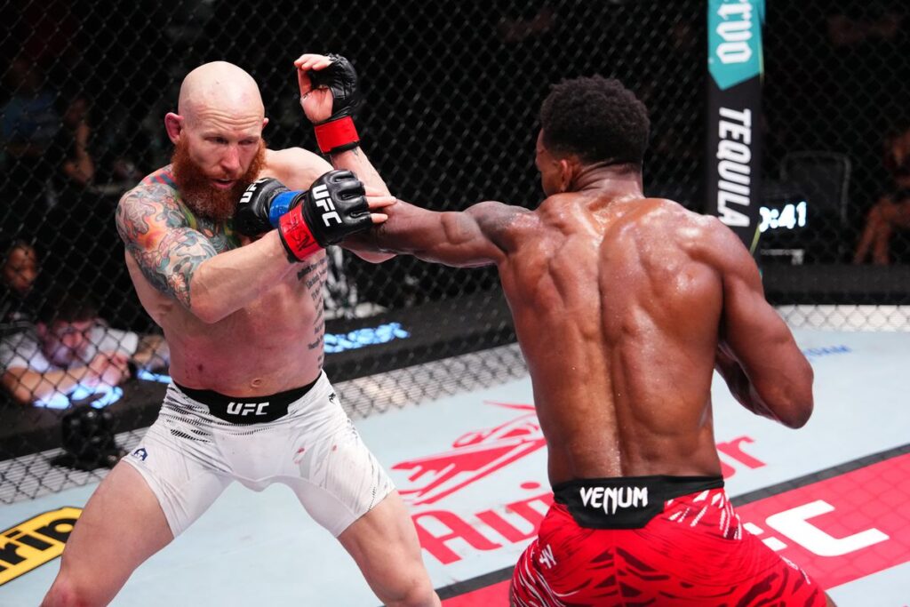 Vezi toate fazele de la gala UFC Josh Emmett vs Lerone Murphy! Diana Belbiță și Daniel Frunză au pierdut! (VIDEO)